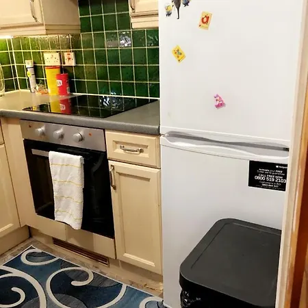 2 Bedroom Apartment - Greater London Дагенем Экстерьер фото