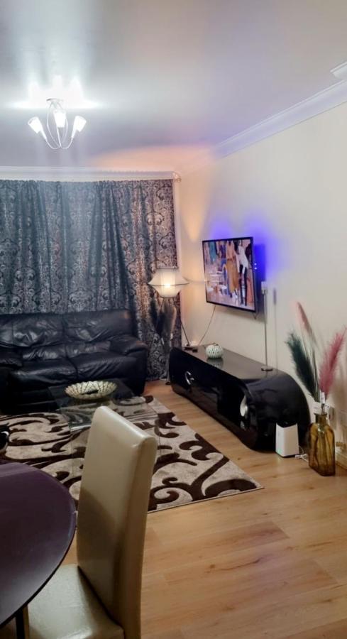 2 Bedroom - Greater London Apartment Dagenham